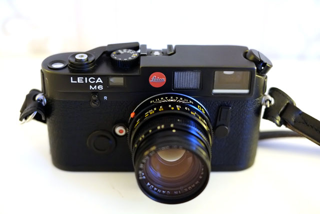 Draufsicht auf Leica M6 aus Vogelperspektive