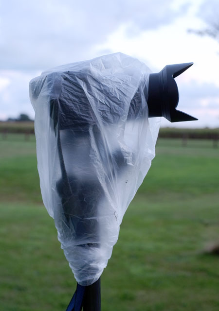 Mülltüte Gratis Regenschutz für Kamera